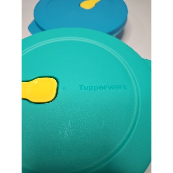 Tupperware Set of 2 Crystalwave Round Microwave Container With Spout New Display - Picture 5 of 6
